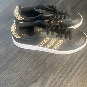 🍍ADIDAS CLOUD FOAM🍍LEOPARD PRINT🍍size 10🍍